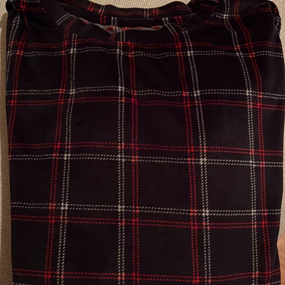 Cuddl Duds Black Scotch Plaid Velour Fireside Crewneck - Picture 3 of 4